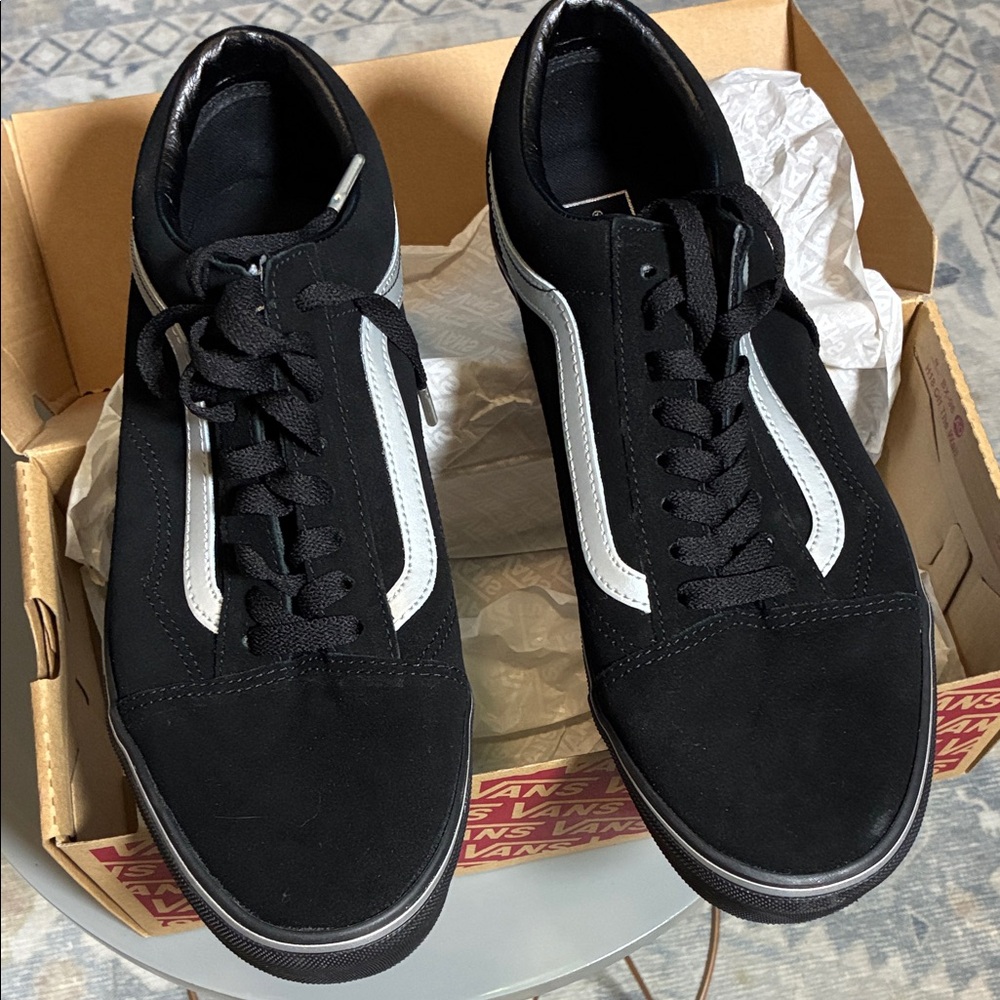 Vans Men's Black and White Classic Sneakers